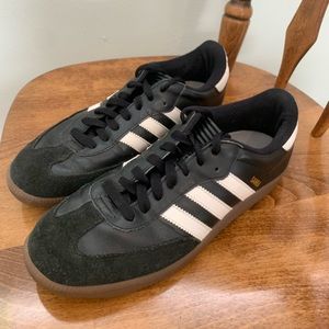 Adidas Samba Classic Men’s size 8.5 or Women’s size 10